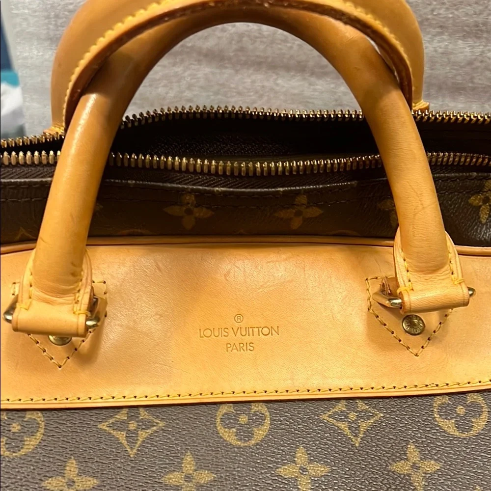 Louis Vuitton Brown Monogram travel Bag - Picture 2 of 15
